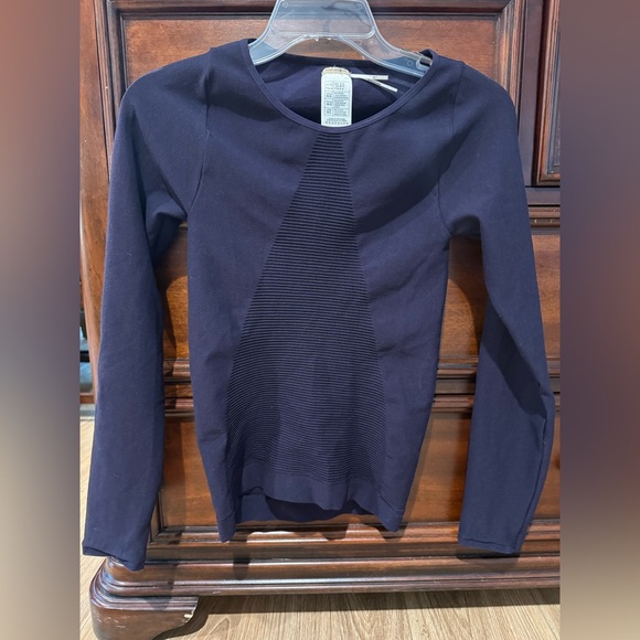 Max studio long sleeve scoop - Picture 2 of 2